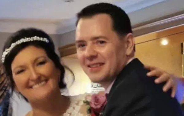 عريس يسقط من ارتفاع 12 قدمًا ليلة زفافه