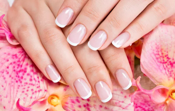 ماسكات طبيعية لتفتيح المنطقة حول أظافرك