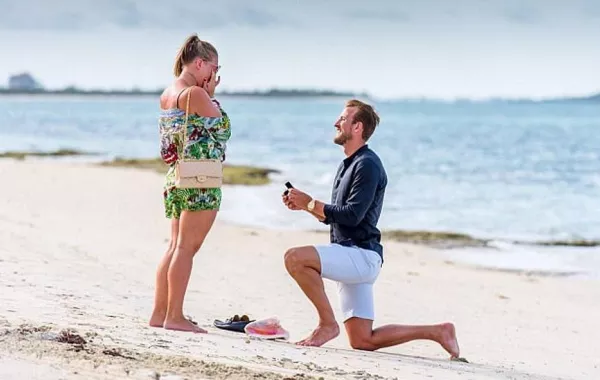 هاري كين يتزوج صديقة طفولته