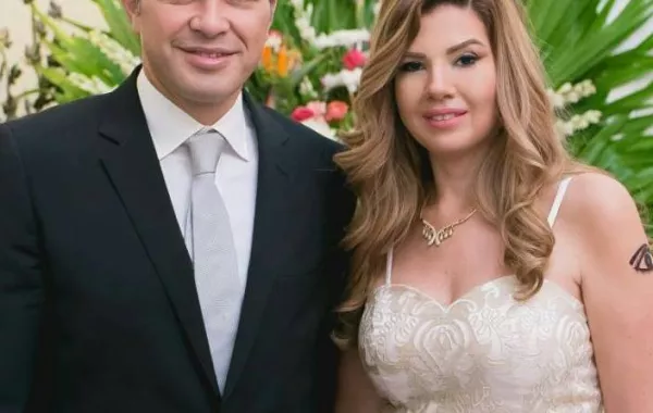 بالفيديو والصور: رانيا فريد شوقي تغازل زوجها في يوم ميلاده 