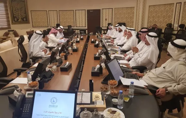 مناقشة أوجه التعاون بين أدلاء المدينة المنورة وجمعية الكشافة