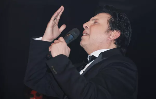 هاني شاكر ينشر صورة من بروفة حفله بالمملكة العربية السعودية