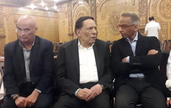 مصر تقدم العزاء لعائلة الفنان الراحل عزت أبو عوف