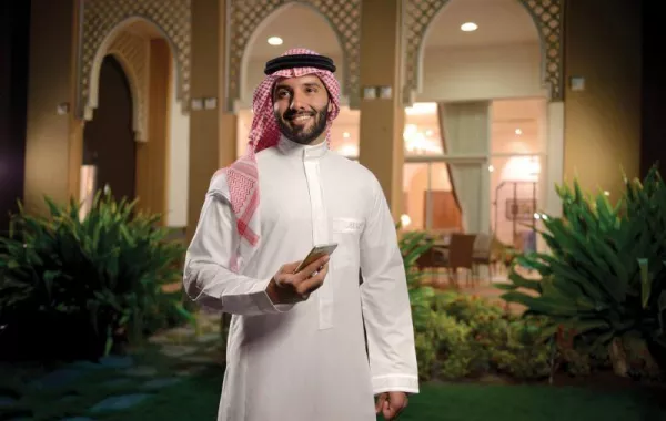 دليلك لارتداء الغترة بأناقة.. طريقة ترسيم وتوقيف الشماغ