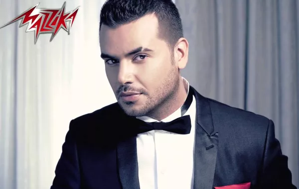 بصورة من حوض السباحة.. سامو زين لنجله "ربنا يهون عليك الدنيا" 