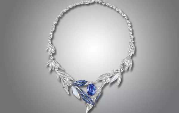 مجوهرات عروس ملكية مرصعة بالأحجار الكريمة الزرقاء