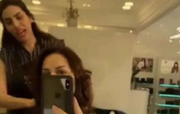 والدة حلا الترك تثير الجدل: هل تخلت عن الحجاب؟