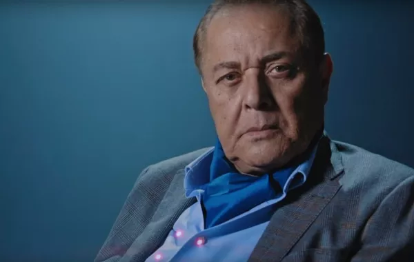 محمد محمود العزيز يتحول لنسخة من والده في تحدي العمر