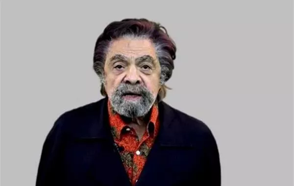 طارق فؤاد ينشر صورة لسمير الاسكندراني داخل المستشفى 