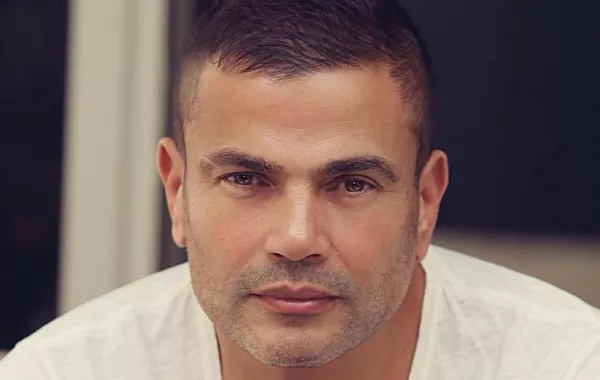 بالصور: عمرو دياب يقضي عطلة الصيف مع أولاده في الريفيرا