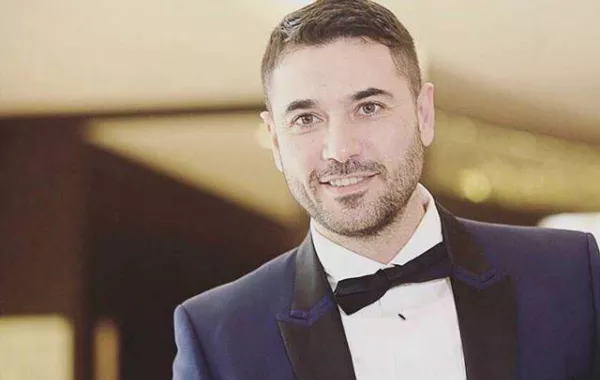 في عيد ميلاده ال 48 .. أحمد عز دنجوان اكتشفته أصالة وحولته زينة إلى رجل المهام الصعبة