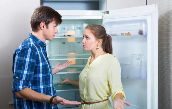 كيف أتعامل مع زوجي البخيل؟