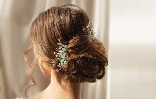  صور تسريحات شعر رومانسية لعروس خريف 2020