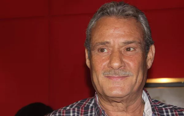 وداع النجوم للفنان فاروق الفيشاوي .. رسائل حزينة تفتح دفتر الذكريات 