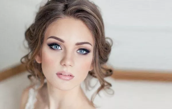 تسريحات للشعر القصير لعروس 2019
