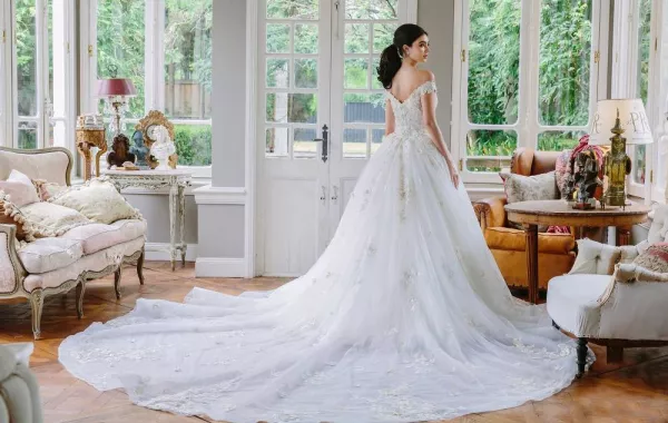 كيف تعرضين فستان زفافك للبيع عبر الإنترنت؟