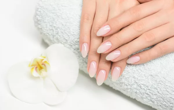 تبييض الأظافر بأطعمة وخلطات