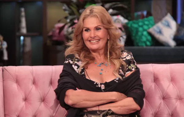 تهديد يسرا وإلهام شاهين بالسجن بعد الاعتداء على صحفية أثناء ممارسة عملها