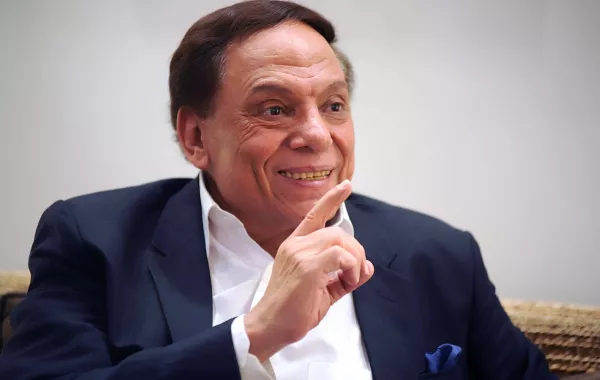 عادل إمام بخير .. وهذا سر انتشار شائعة وفاته