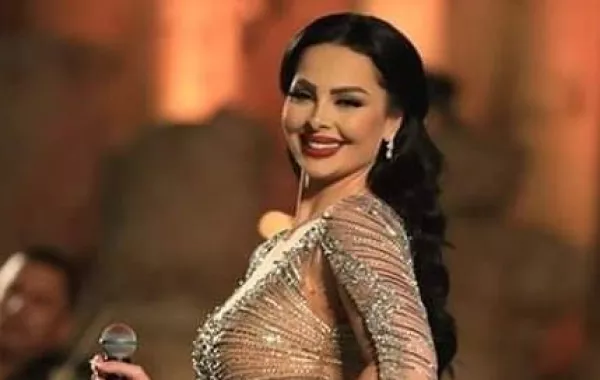 بالصور: ديانا كرازون تثير الجدل بفستانها في مهرجان جرش ونائب أردني يهاجمها