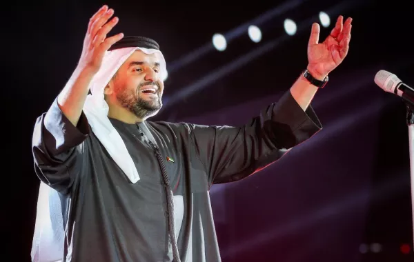 شهر أغسطس يكشف سر علاقة النجوم بالفن