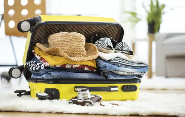 حقيبة سفر شهر العسل: كل ما يلزمك من أغراض ومستلزمات!