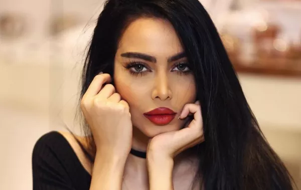 أحمر شفاه على طريقة الفاشينيستا فاطمة المؤمن