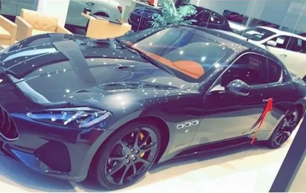 دنيا بطمة  تنشر صورة سيارتها المازاراتي وفاتورة هدايا بقيمة بـ 30 الف دولار