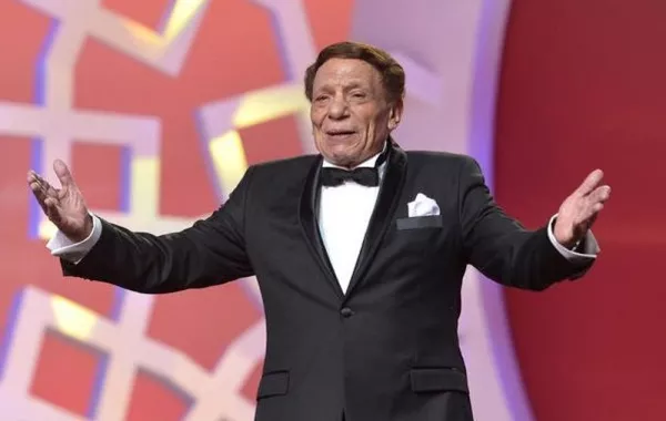 نقابة الممثلين تتحرك لوقف شائعات وفاة عادل إمام .. العقوبة قاسية جداً