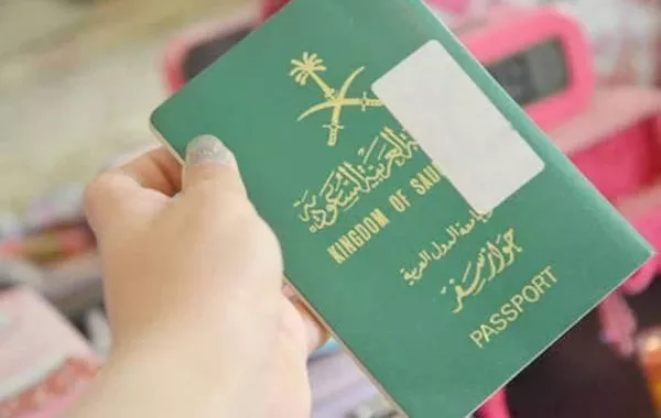 السعودية..  تعديلات جديدة تمنح المرأة حق استخراج الجواز وسجل الأسرة