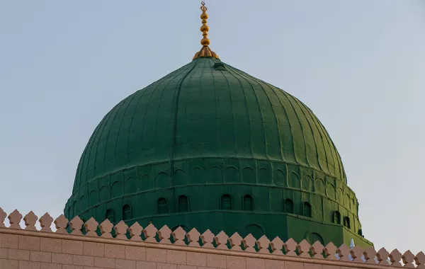 القبة الخضراء ومنائر عشر حيث يبدأ الحجيج بتحقيق حلمهم