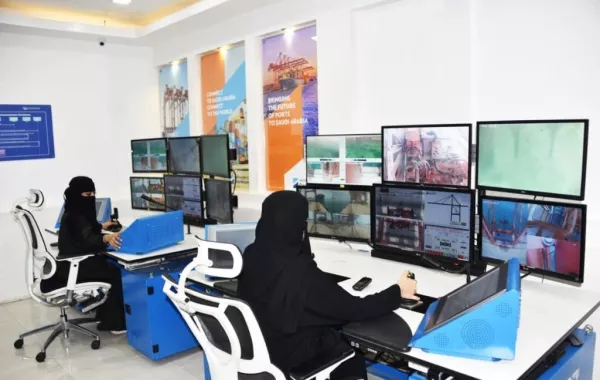للمرة الأولى.. سعوديتان تحصلان على رخصة لقيادة المعدات الثقيلة