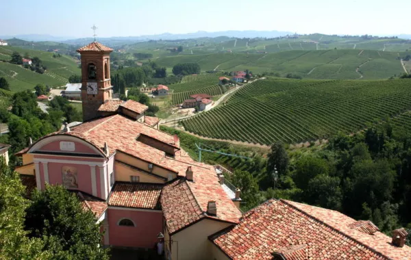 صور شهر عسل إيلي صعب جونيور في هذه الجزيرة الإيطالية