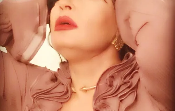 هل أجرت فيفي عبده عمليات تجميل تسببت في تغيير ملامحها؟