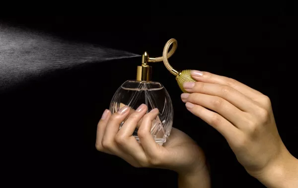 أفضل عطر نسائي للأوقات المسائية... رائحته تدوم طويلاً
