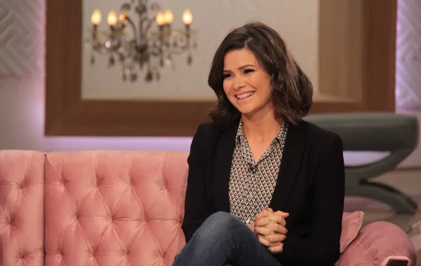 يسرا اللوزى تكمل عامها ال34 .. أسرار لا تعرفها عن الممثلة التي هجرت عالم الدبلوماسية والباليه