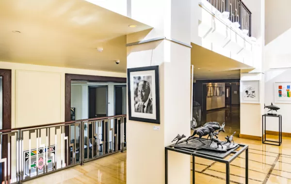 منتجع ون آند أونلي كيب تاون يحتفي بنيلسون مانديلا