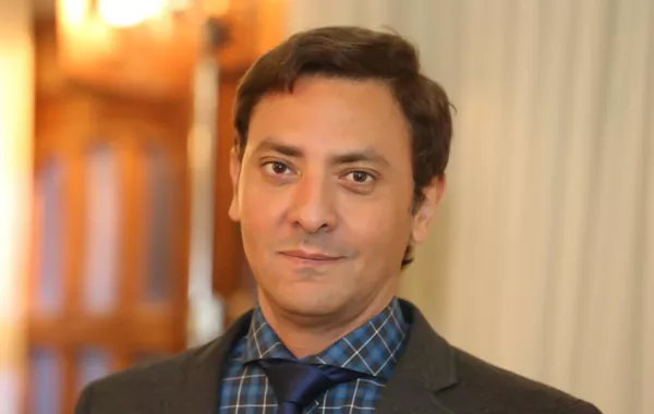 الموت يفجع الفنان فتحي عبد الوهاب في والدته والعزاء غدا