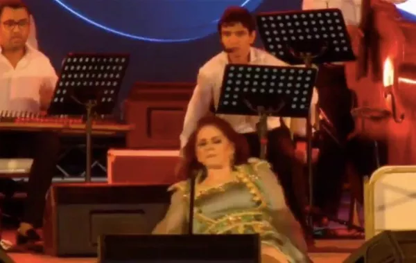 ميادة الحناوي تسقط على مسرح  "سيدي منصور"