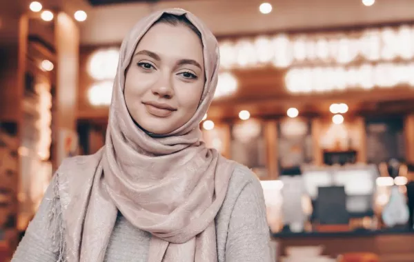 مكياج ناعم للمحجبات بدقيقة واحدة…فيديو