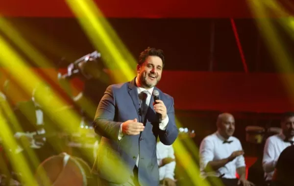 ملحم زين يفتتح مهرجانات القبيات وزغاريد الحضور ترافق مواويله