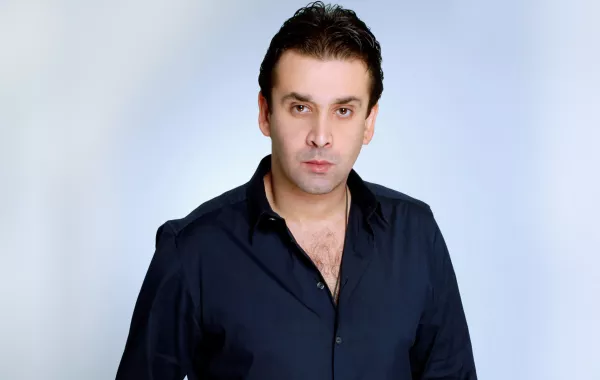 صراع أفلام العيد يشتعل: كريم عبد العزيز يرفض التراجع أمام أحمد عز وأحمد حلمي لم يختبر