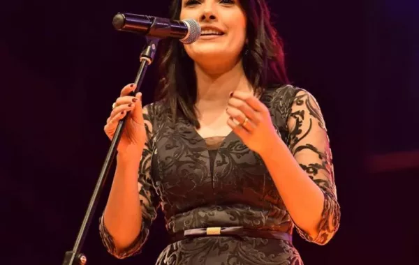 فيديو.. مطربة سورية تغني "يا مال الشام " وسط سوق الحميدية العريق