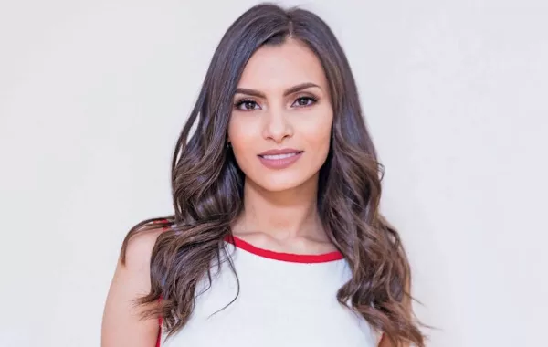 فيديو: كارمن سليمان تكشف عن وجه ابنها أخيرا .. بدأ تعلم عزف الجيتار