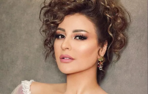 ماغي بو غصن تتألق بأفخم المجوهرات والإكسسوارات
