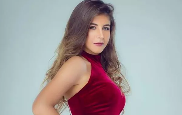  صور ملك قورة بالملابس الكاجوال