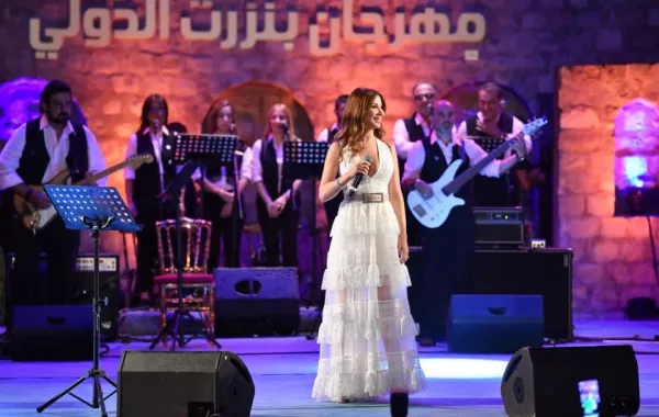 نانسي عجرم تتجاهل الشائعات وتنشر هذه الصورة قبل حفلها في صلالة