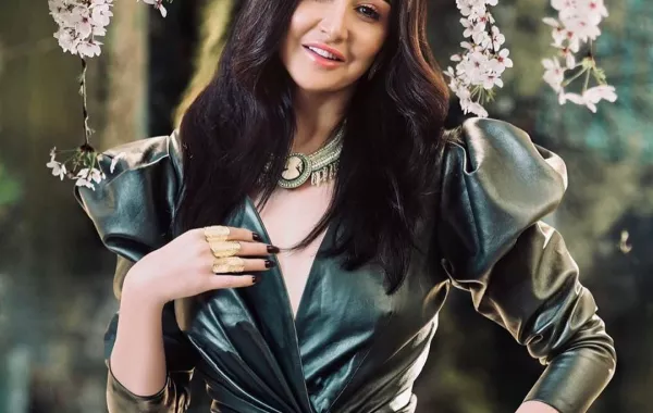 صور: غادة عبد الرازق تطلق جلسة تصوير مدهشة