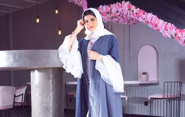 عبايات عصرية على طريقة الإعلامية السعودية شهد الزهراني