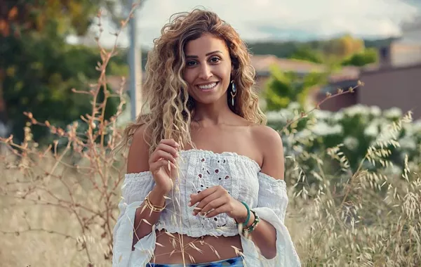 فيديو وصور: عمرو دياب يطلب القرب من دينا الشربيني بحضور دنيا وإيمي سمير غانم